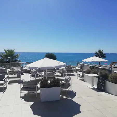 Cote D'azur Joli 50m Plage, Climatisation , Parking.