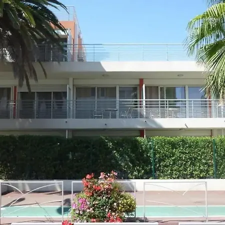 Cote D'azur Joli 50m Plage, Climatisation , Parking. Apartment