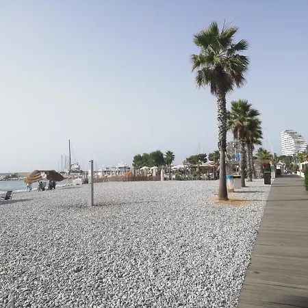 Cote D'azur Joli 50m Plage, Climatisation , Parking. Villeneuve-Loubet