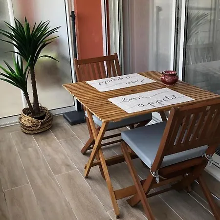 Cote D'azur Joli 50m Plage, Climatisation , Parking. Apartment Villeneuve-Loubet