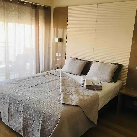 Cote D'azur Joli 50m Plage, Climatisation , Parking.