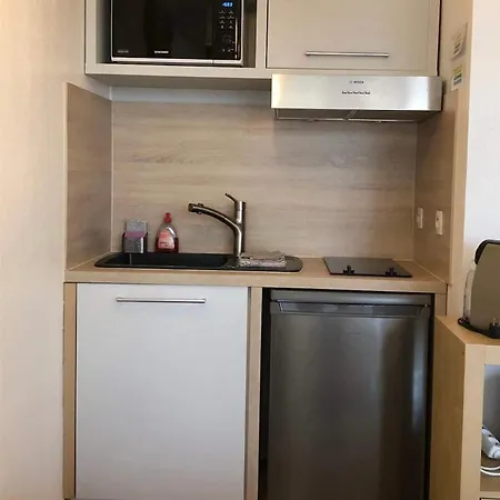 Cote D'azur Joli 50m Plage, Climatisation , Parking.