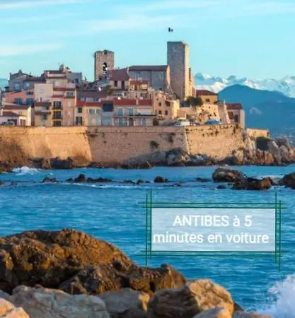 Cote D'azur Joli 50m Plage, Climatisation , Parking. Apartment *