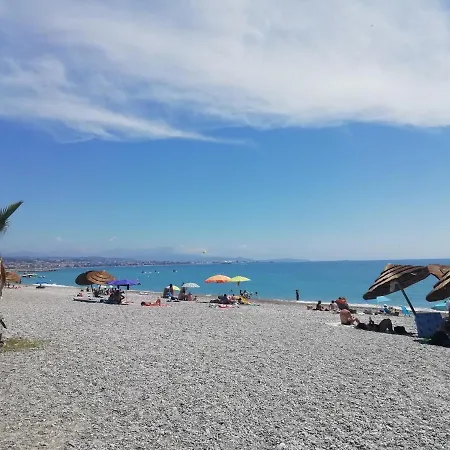 Cote D'azur Joli 50m Plage, Climatisation , Parking. *