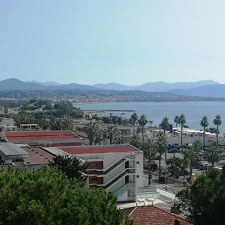 Cote D'azur Joli 50m Plage, Climatisation , Parking.