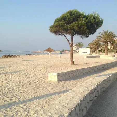 Cote D'azur Joli 50m Plage, Climatisation , Parking. Apartmán